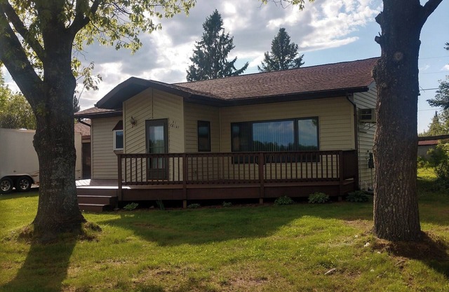 Beautiful, spacious 3 BR, 2BA home, close to everything the UP has to offer!