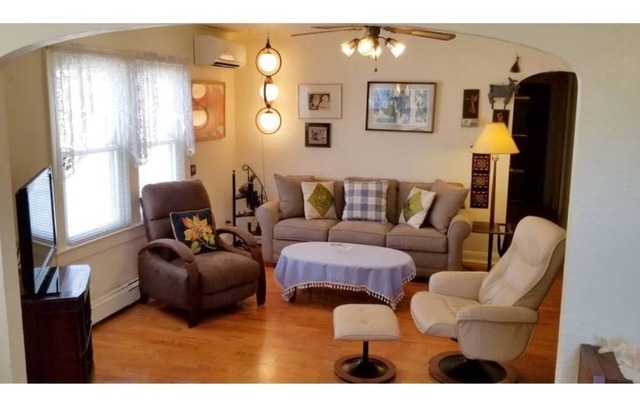 Beautiful, Warm and Spacious Home near the Beach!