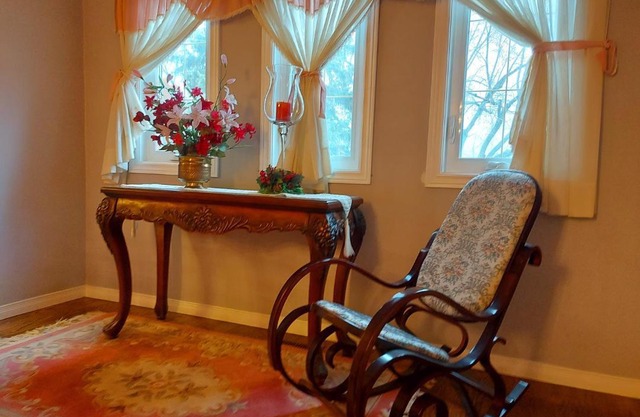 Beautiful & Spacious Bedroom Private Bathroom