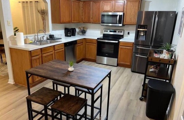 Beautiful Spacious Home in Temple with 2 king beds and amenities for kids