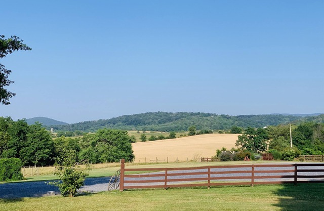 Beautiful spacious house just 10 mins from Harrisonburg