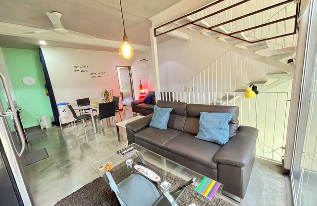 Schönes und geräumiges Loft in Santa Ana, Stadthausstil.