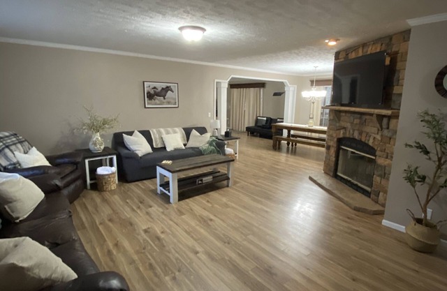 Beautiful & spacious TN home perfectly located for Off-Roaders or Vacationers!