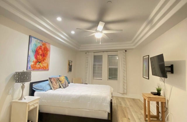 Beautiful , spacious Convenient and Contemporary Studio City condo