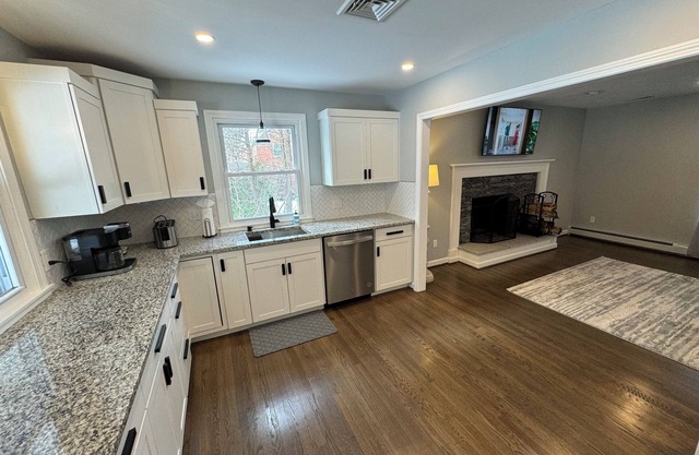 Beautiful Spacious Home Central Connecticut