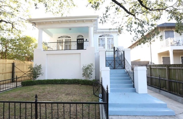 Beautiful 3 bed/2 bath house in Historic Uptown New Orleans w/Wi-Fi, AC, Hulu
