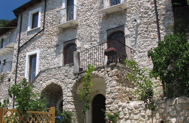 Traditionelles Italienische Steinhaus Mit Balkonen, 1 Obstgarten&1 Dachterrasse Mit Tollem Blick