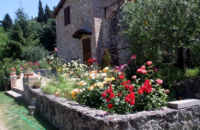 Schönes Steinhaus mit Garten und eigenem Pool.
