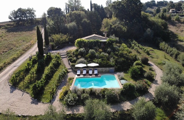 Schönes Steinhaus in der Nähe von Todi mit privatem Pool in atemberaubender Hanglage