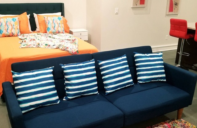 Beautiful Studio Apt#2 in heart of Riverside