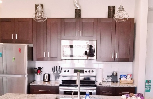 Beautiful Studio Apt#1 heart of Riverside Square.