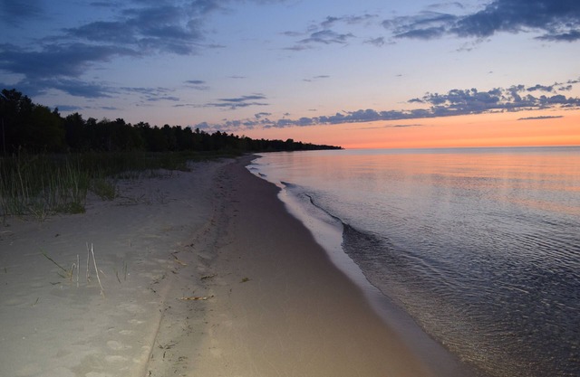 *** Brandneues Angebot "Lake Huron Beachfront Cottage