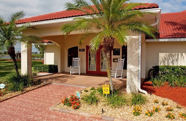 Beautiful studio unit at resort, sleeps 4