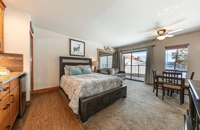 Beautiful Studio w/ Lake View #243 at Donner Lake Village