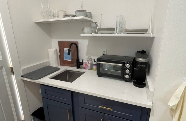Beautiful Studio with Kitchenette close to Mayo Clinic JAX