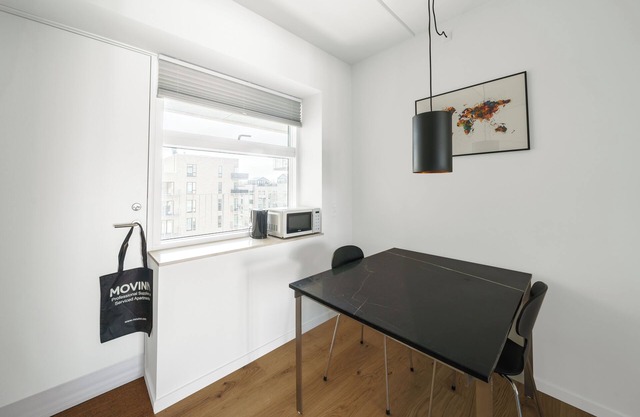 Beautiful studio w/ balcony - 318