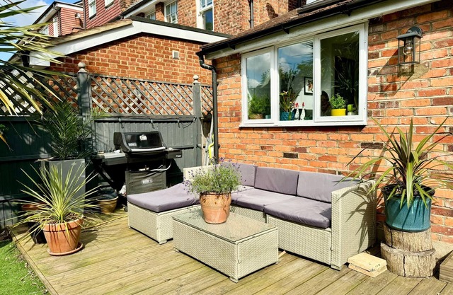 Beautiful stylish light filled 4-bed family home /garden great area of London