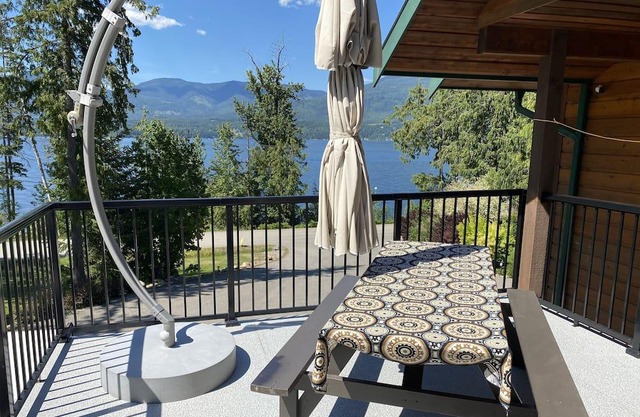 Beautiful suite right across the street from the lake ! beautiful sun sets