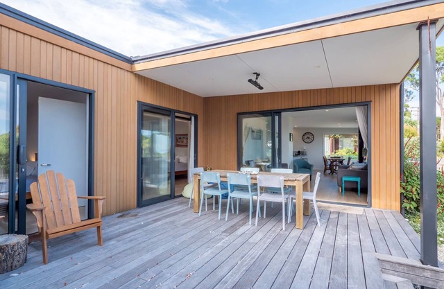 Beautiful sunny home close to the beach