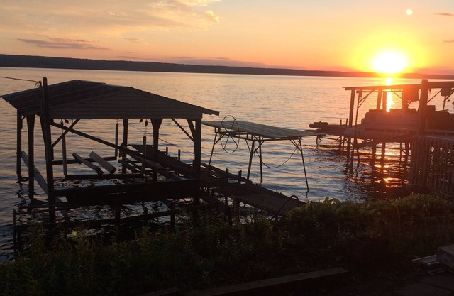 Schöne Sonnenuntergänge am Lake Camp