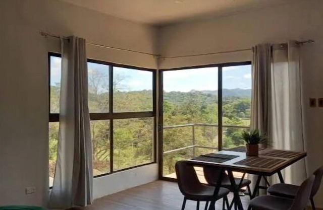Beautiful tranquil apt w/great view and location