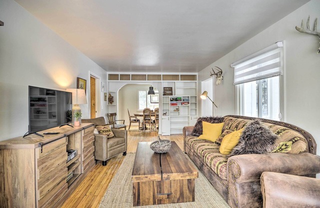 Beautiful Thermopolis Home w/ Private Yard & Grill