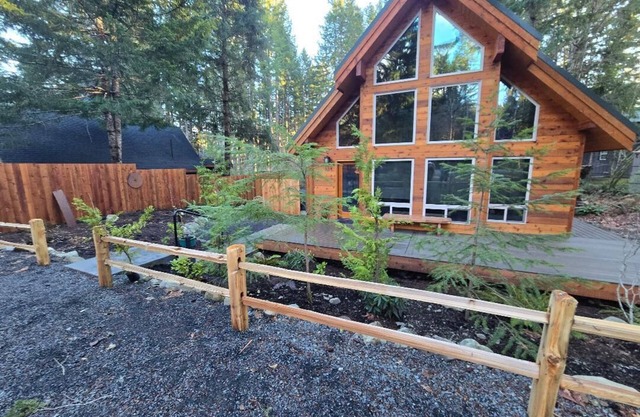 Beautiful Timber framed cabin in Packwood, WA