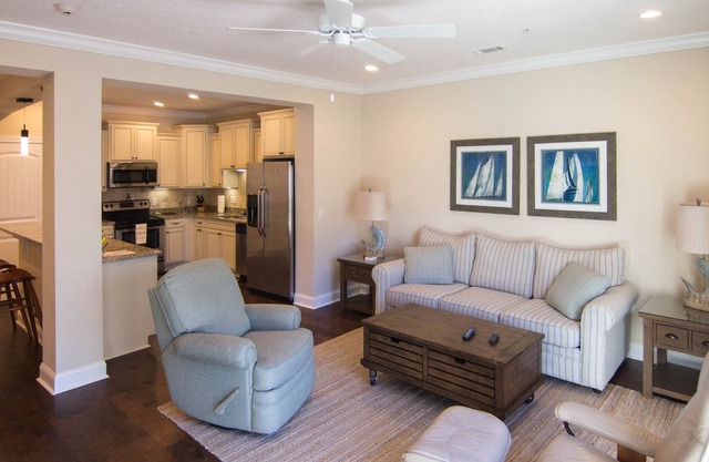 Beautiful townhome! Great location! Easy access! Hard to beat!