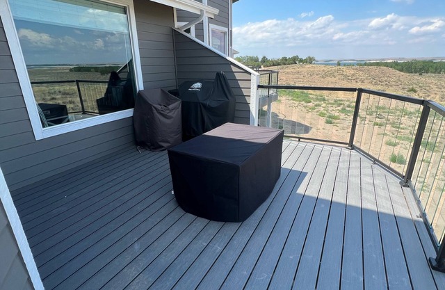 Beautiful new townhome in gated community at Lake McConaughy!