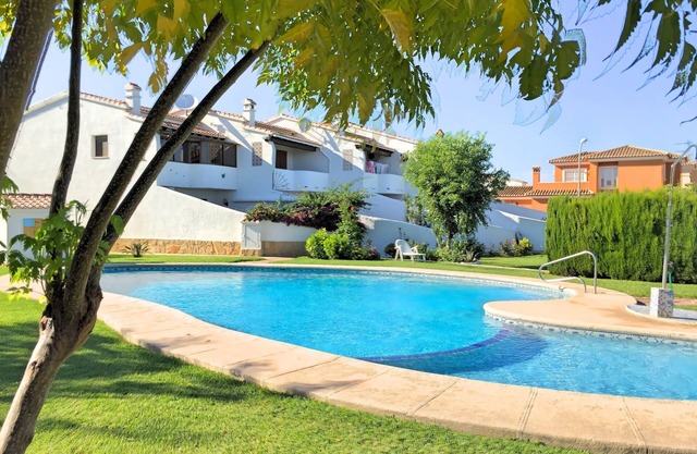 Schönes Townhouse, Klima, WiFi, großer Pool, nahe zum Strand