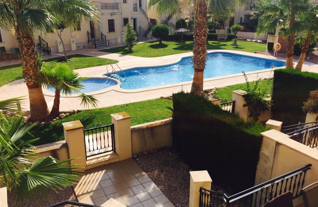 Schönes Stadthaus in La Finca Golf, mit Wifi & Air Con mit Blick auf Pool.
