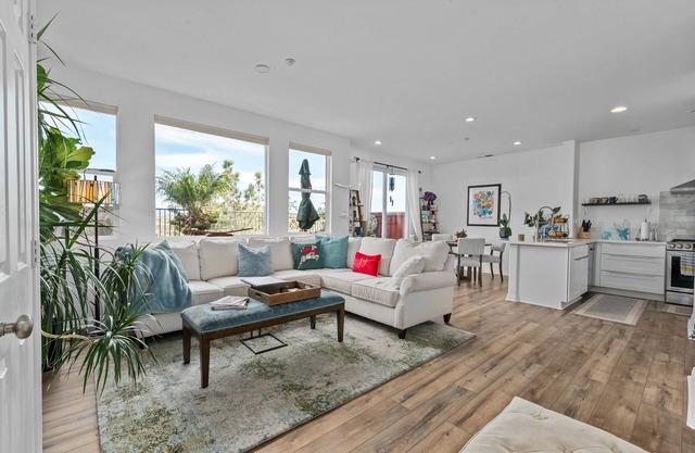 Beautiful townhouse in Carlsbad less then 10 min away from the beach