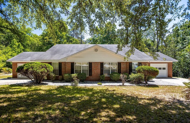 Beautiful Townhouse Near Shaw AFB