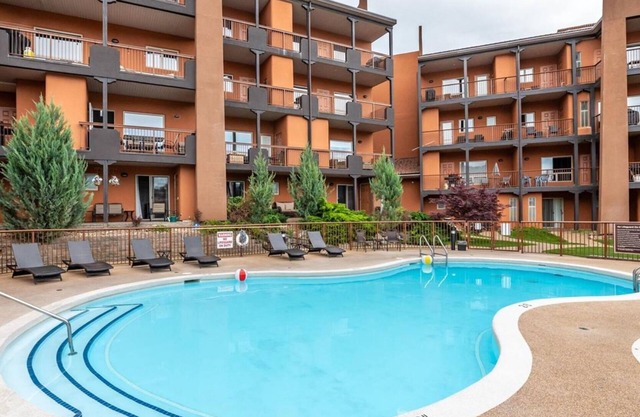 Beautiful Townhouse on the lake. Winter Snowbirds welcome please enquire.