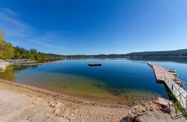 Beautiful Triplex Unit With Spectacular Lake View!