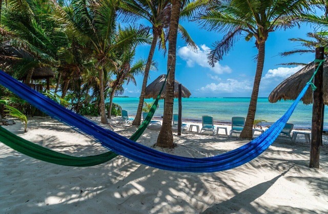 Beautiful tropical villa with beachside pool, AC with great views!