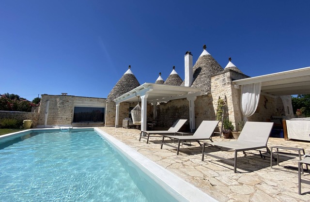 SCHÖNES TRULLO MIT POOL IN DER LANDSCHAFT VON OSTUNI