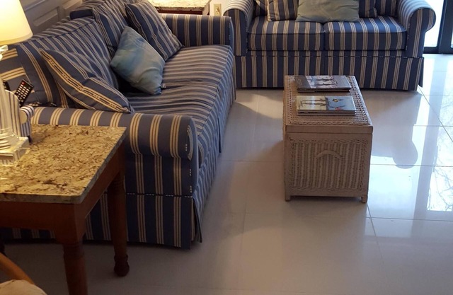 Schöne zwei Schlafzimmer, zwei Badezimmer Appartement 5 Minuten vom Meer