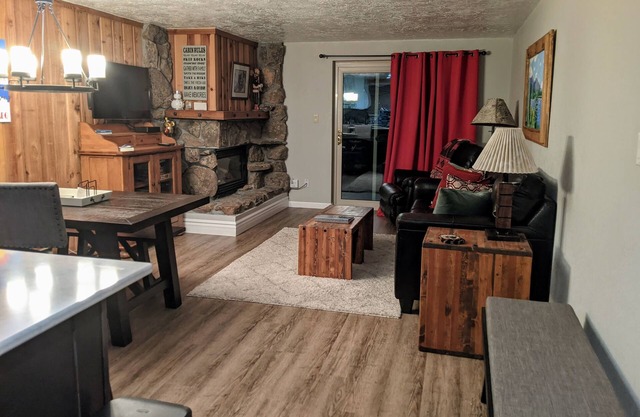 Schöne Wohnung mit zwei Schlafzimmern in Winter Park! Pool, Whirlpool, kostenloser Transport.