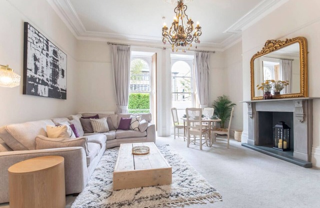 Beautiful Two Bedroom Regency Apartment