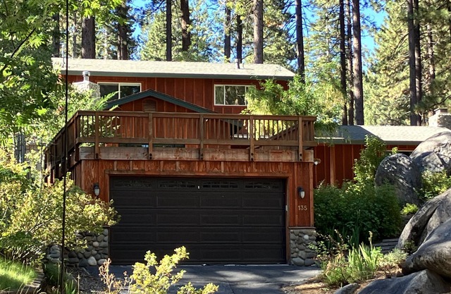 Beautiful two level Chalet in upscale lakefront neighborhood