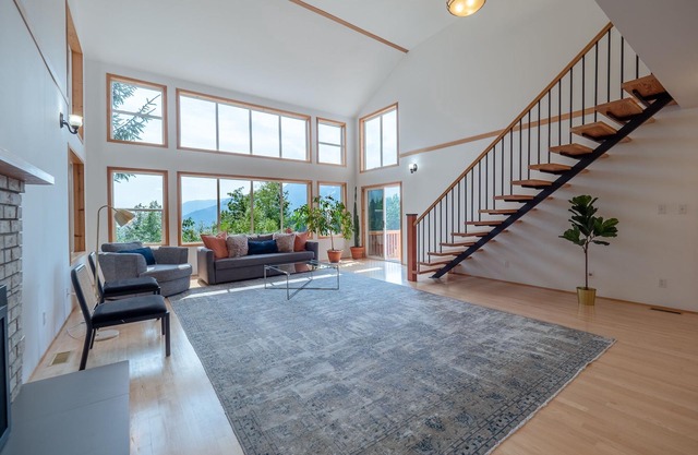 Beautiful Unique One of A Kind Glacier View Home