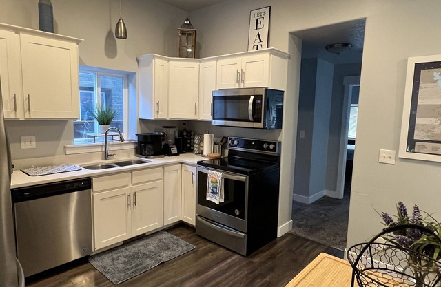 Beautiful Updated home in 9th & 9th neighborhood. Best Location! Close to U of U