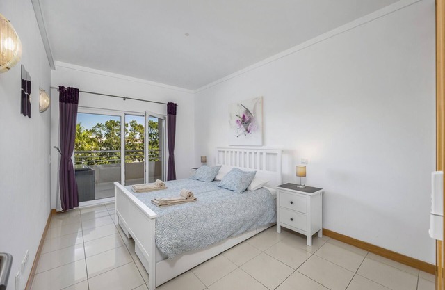 Beautiful Upper-floor 1-bed in Gated Condominium