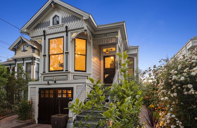 Beautiful upper level 2b/2b flat in 1885 Queen Anne Cottage in Alameda