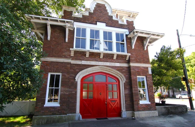 Schöne Suite im Obergeschoss in der historischen Feuerwehrhaus an der 5th Ave. & Schloss St.