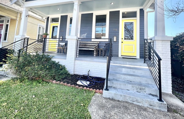 Beautiful Uptown flat steps from Magazine Street