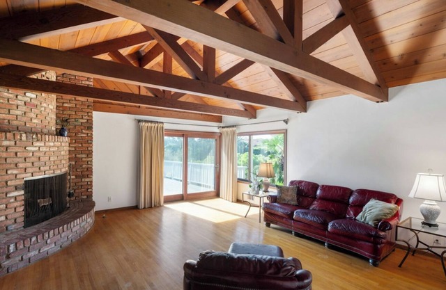 Beautiful house in Lush Area Close to Beach