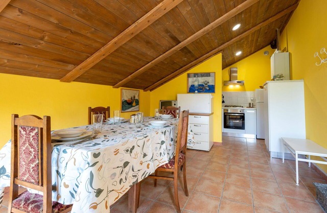 Wunderbares Ferienhaus mit W-LAN, Pool, TV, Innenhof, Haustiere erlaubt, Panoramablick, Parkplatz