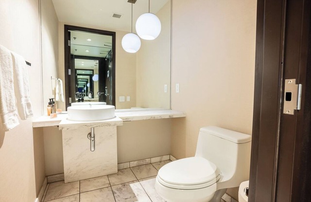 Beautiful Vegas Views, Luxury Condo in Las Vegas